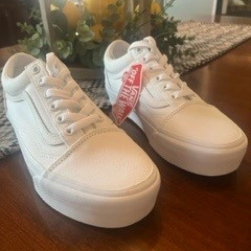 Vans Old Skool Canvas Platform women shoes 7.5M White NWT!!